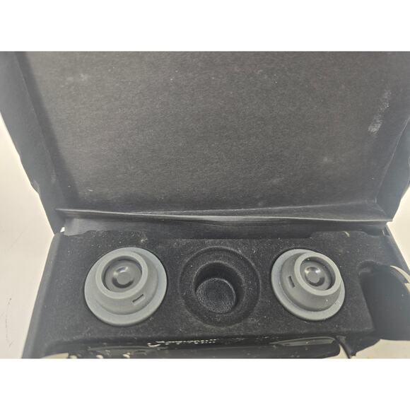 Le Creuset Screwpull wine saver pump chrome set - Picture 3 of 4